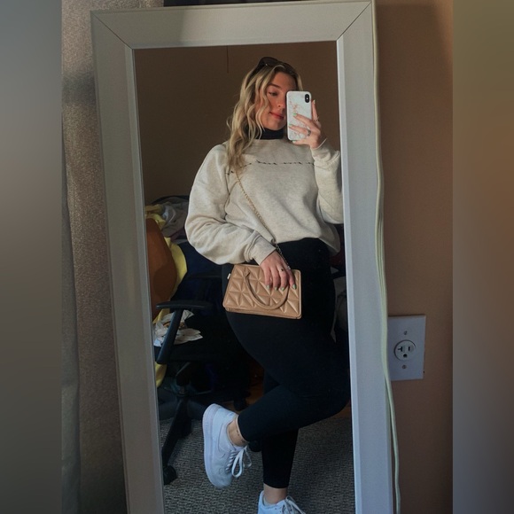 Meet your Posher, Mackenzie - Picture 4 of 5